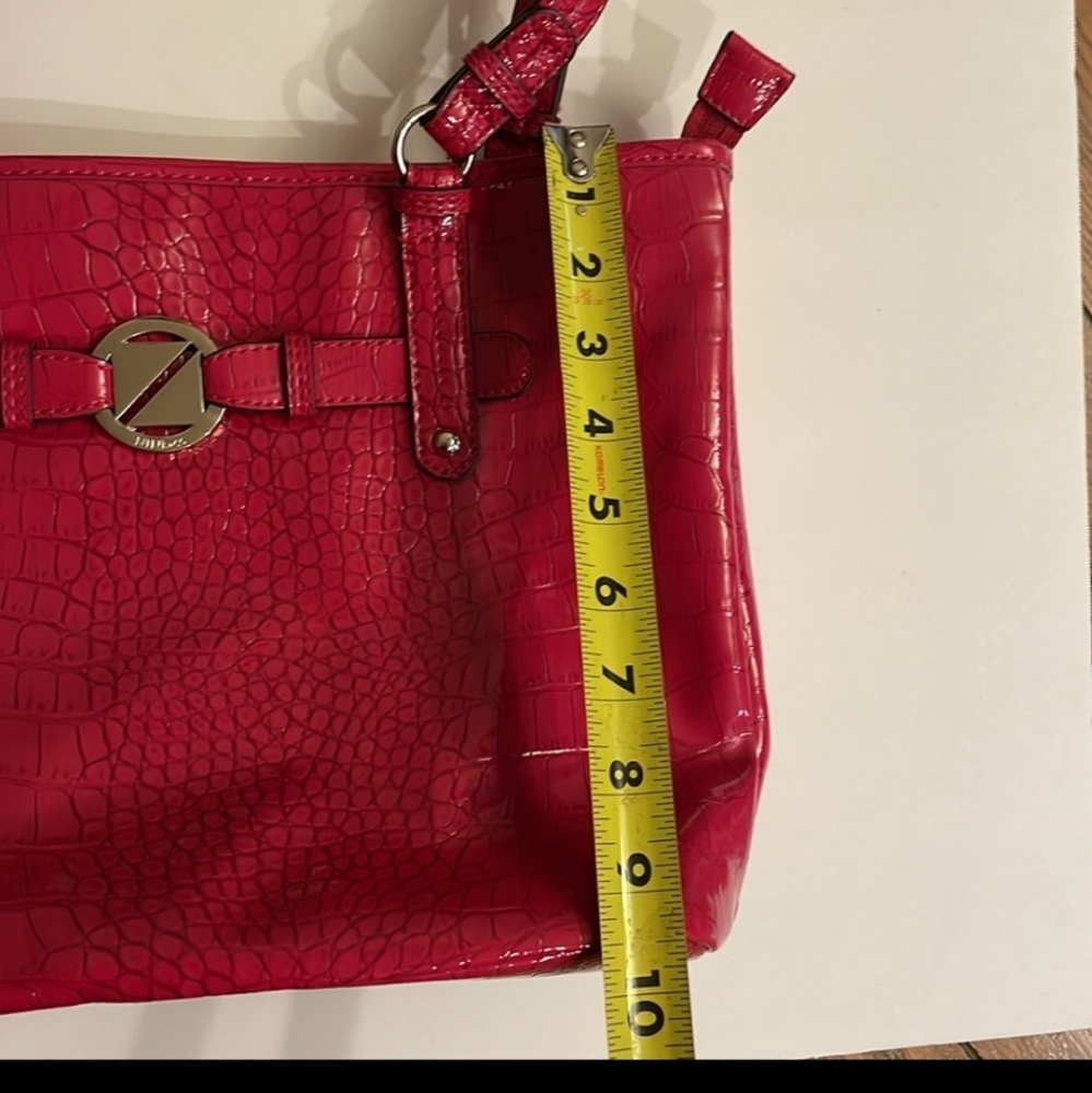 Nine & Co Red Bucket Tote - Picture 16 of 16